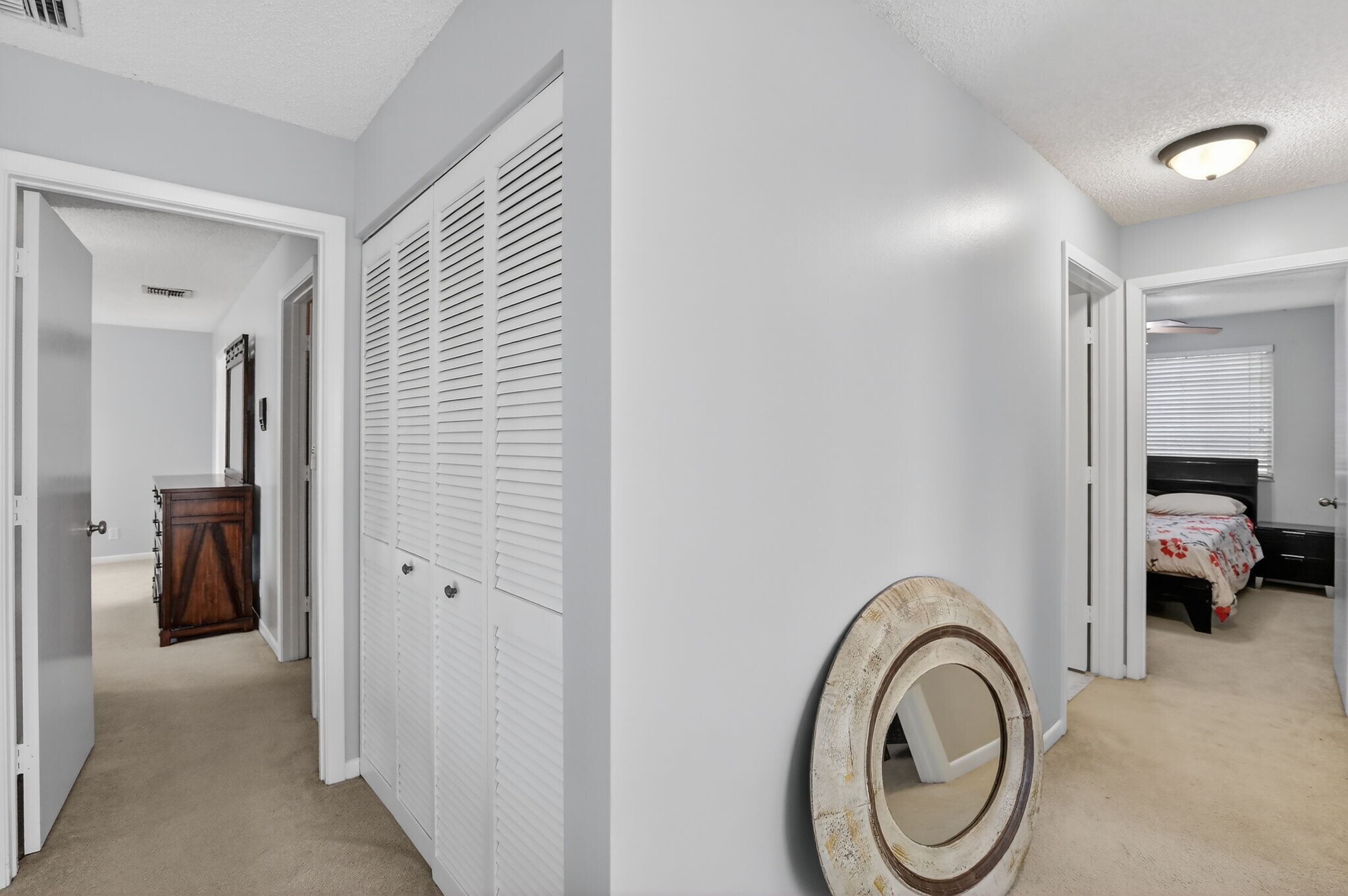 Building Photo - 9481 Oak Grove Cir