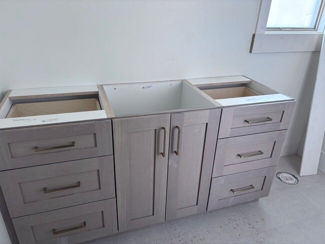 Building Photo - Beautiful single story with 4 bedrooms next to Crimson High School