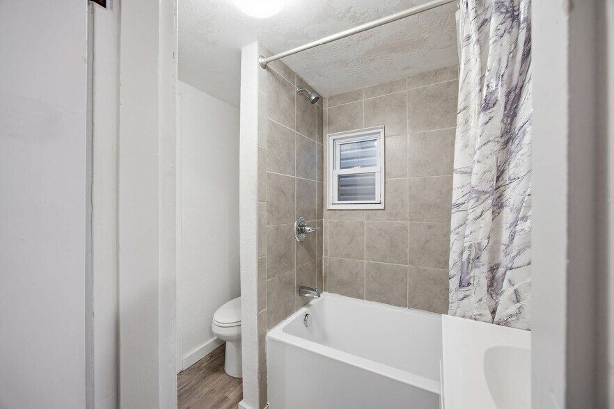 Building Photo - 186 Oneida St