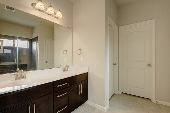 Building Photo - Beautiful home in the highly desirable nei...