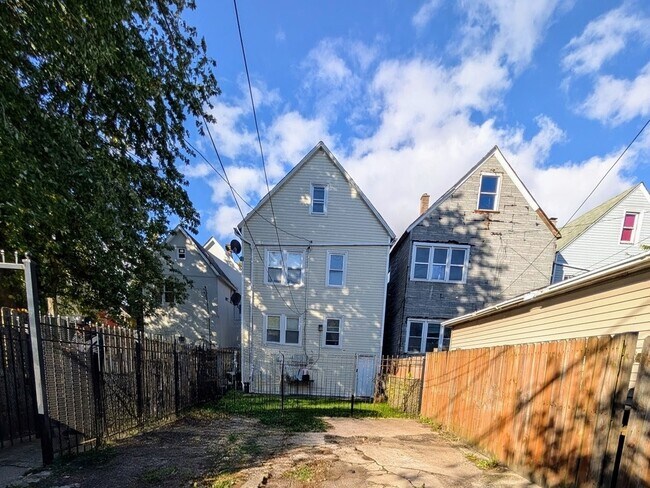 Building Photo - 8125 S Escanaba Ave