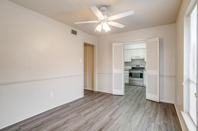 Building Photo - ASK ABOUT OUR HALF OFF FIRST TWO MONTH'S RENT