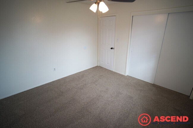 Building Photo - 4200 Tretorn Ave