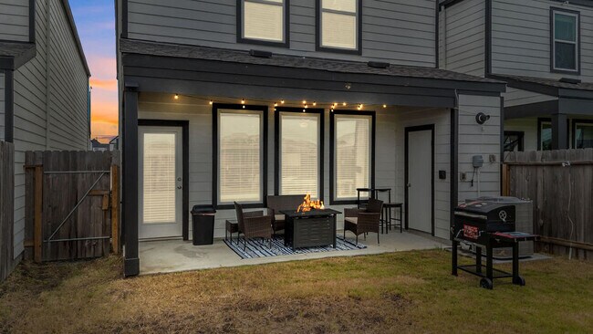 Building Photo - 3002 Crown Gate Dr