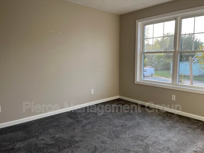 Building Photo - 6-21 Clarendon Way