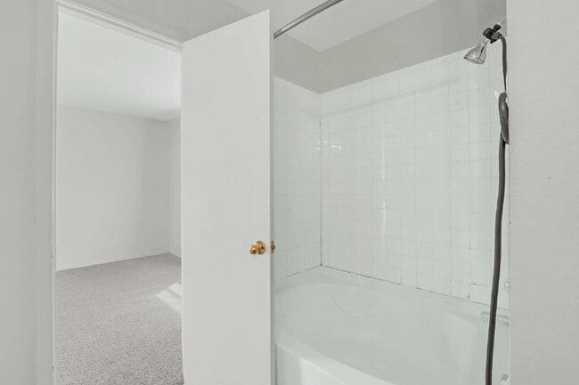 Building Photo - "Spacious 4-Bed, 3-Bath Retreat with Solar Panels!"