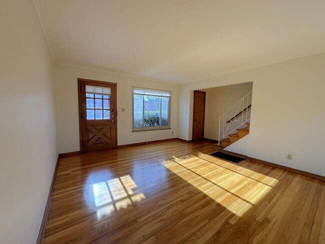 Building Photo - 2030 Harwitch Rd