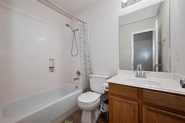 Building Photo - 8435 Westknoll Ln