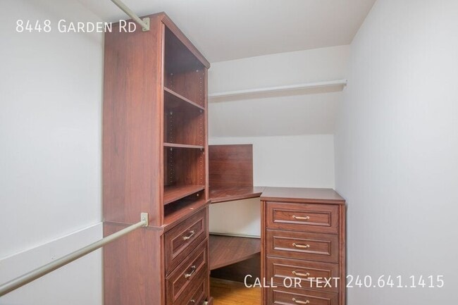 Building Photo - 8448 Garden Rd