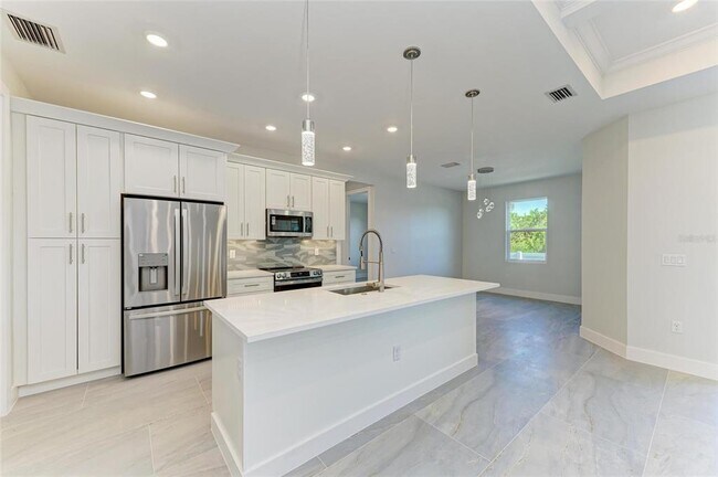 Building Photo - 380 Holly Rd