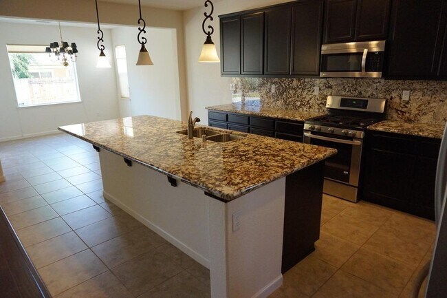 Building Photo - South Meadows Home