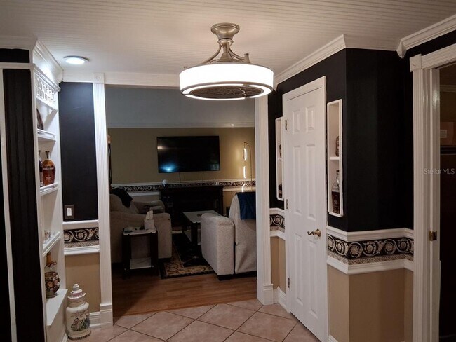 Building Photo - 12213 Saddle Strap Row