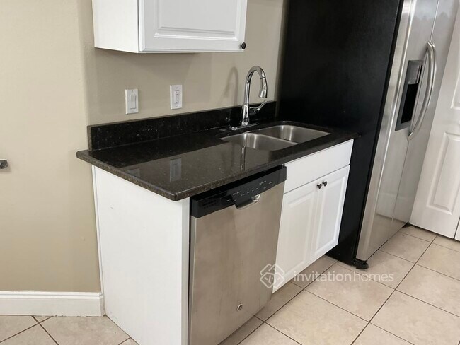 Building Photo - 2623 S Biscayne Dr