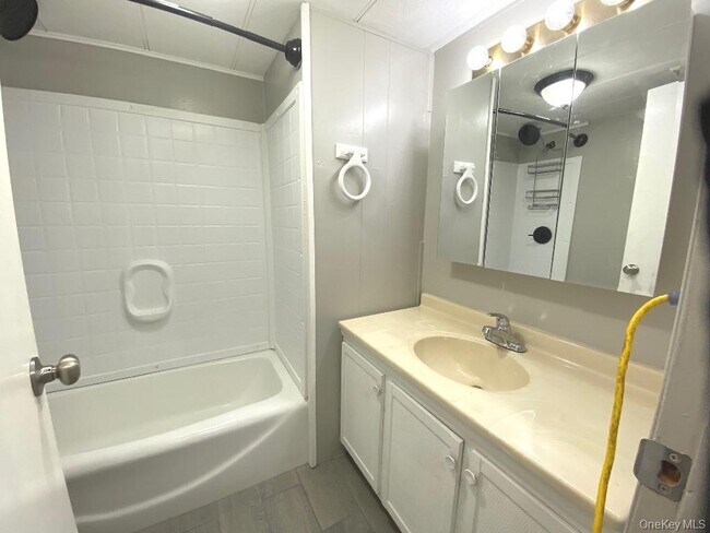 Building Photo - 141 Gale Rd