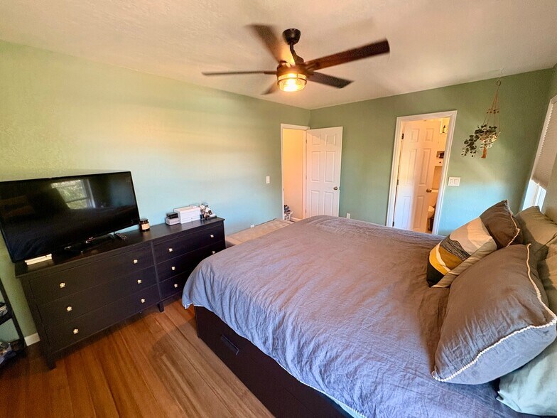 Building Photo - 5226 Estes Cir