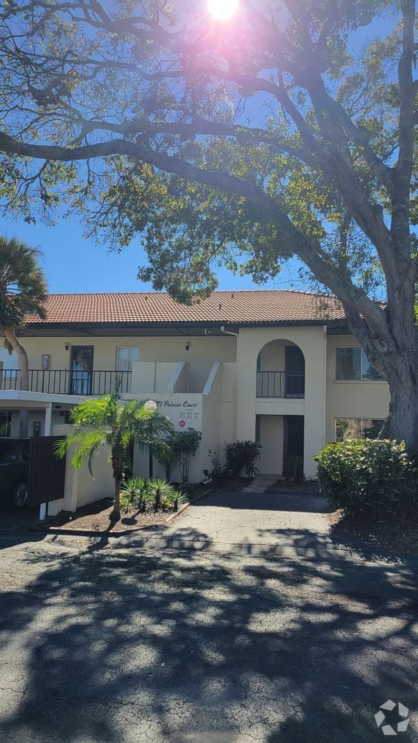Building Photo - Annual turnkey furnished ground floor cond...