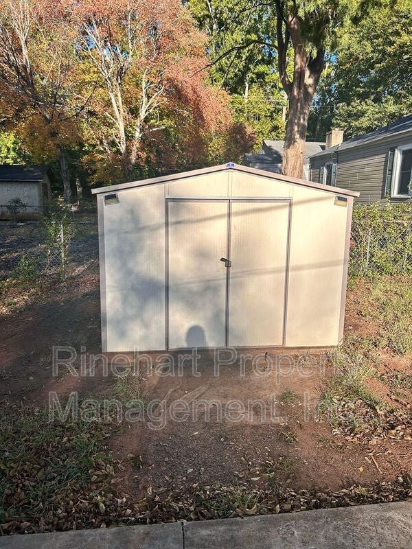 Building Photo - 1329 Eisenhower Rd