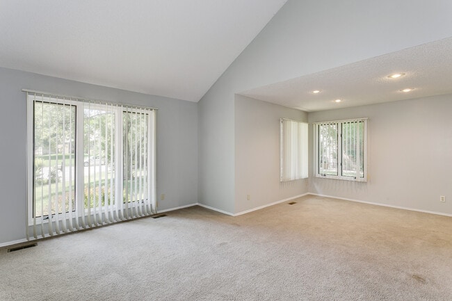 Building Photo - 2226 S Linden Ct