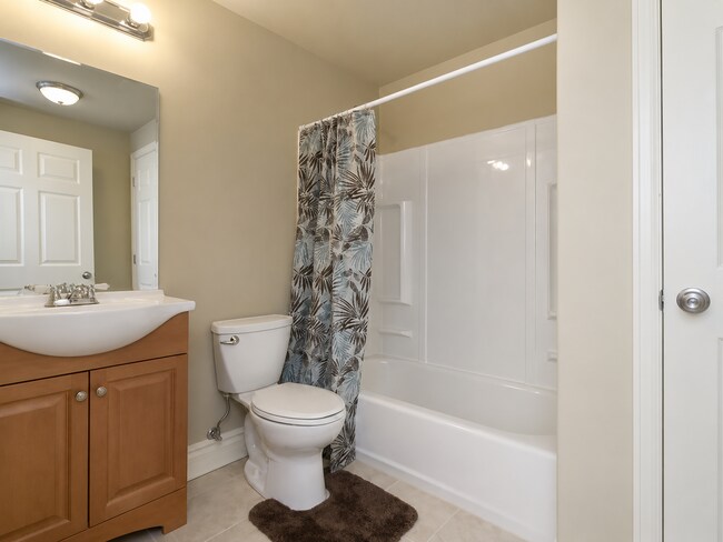 Building Photo - Spacious 5 Bed/4 Bath Home with Finished Basement in Erie