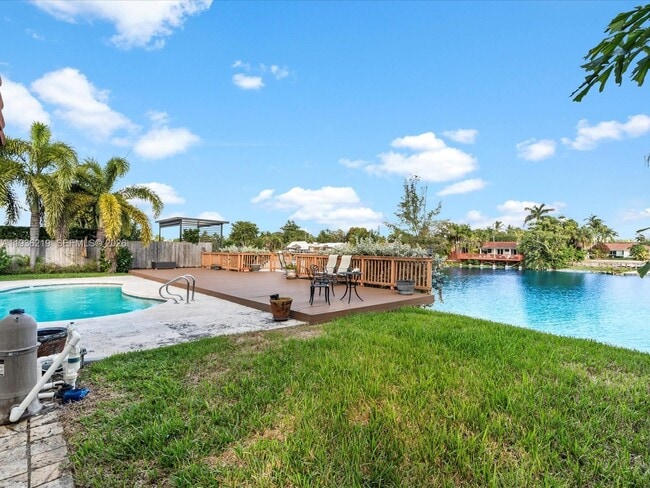 Building Photo - 21151 NE 22nd Ct