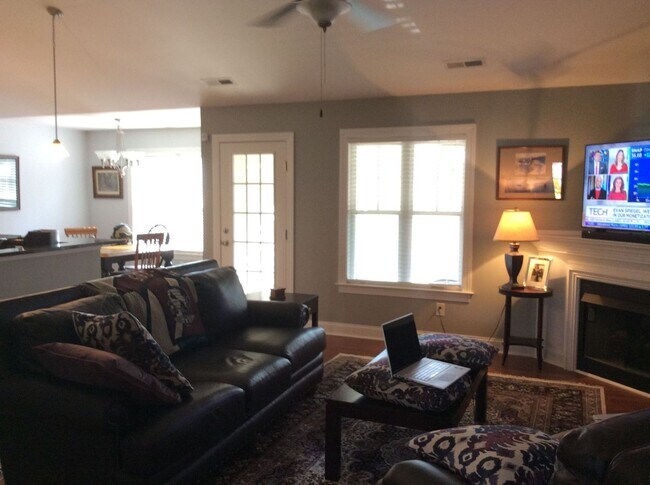 Building Photo - Beautiful home in Longleaf Pines