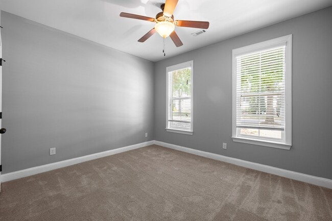 Building Photo - 175 Colonial Ct
