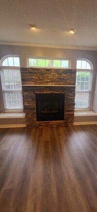 Building Photo - Ground level in Greystone Pointe