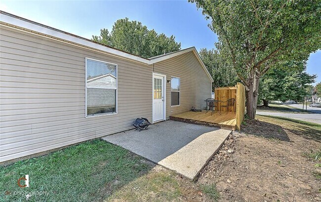 Building Photo - 1701 Signature Dr