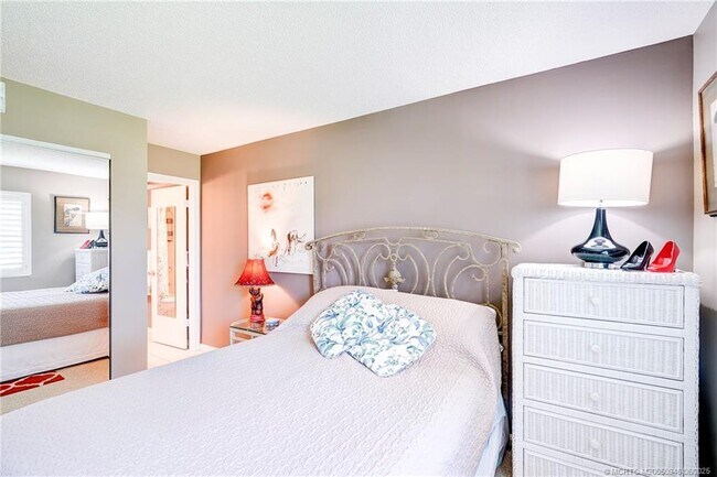 Building Photo - 5564 NE Gulfstream Way