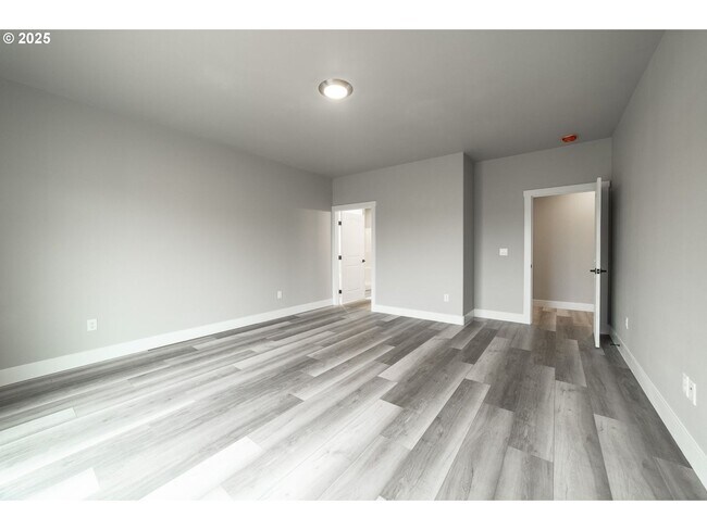 Building Photo - Stunning South Hill Home in Umatilla!!