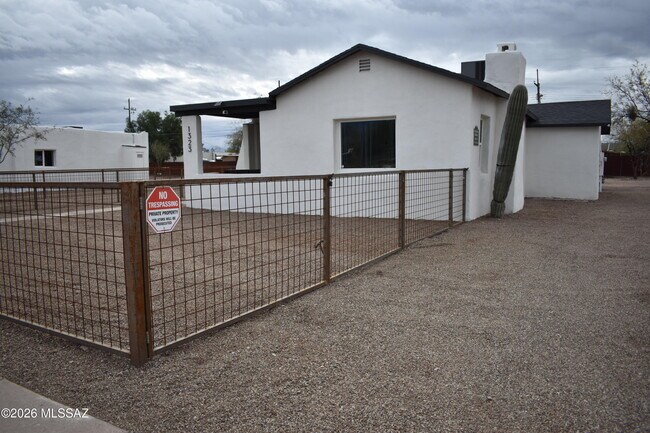 Building Photo - 1323 W Speedway Blvd