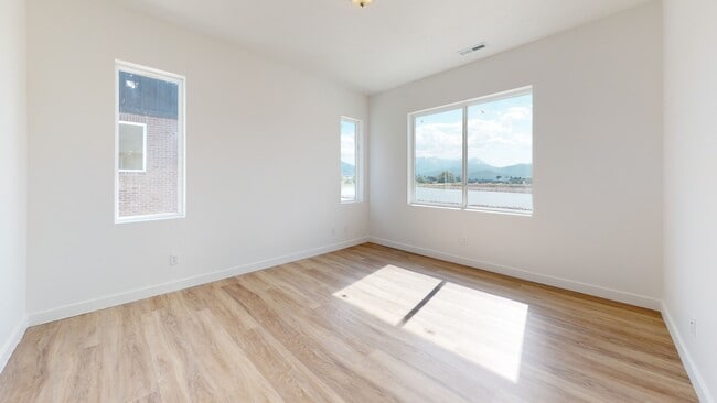 Building Photo - 1322 S Sawmill Blvd
