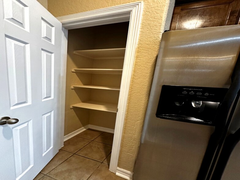 Building Photo - 3052 Pine Valley Dr