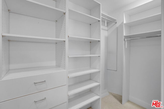 Building Photo - 855 Croft Ave