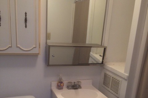 bath - 50 Juniper St