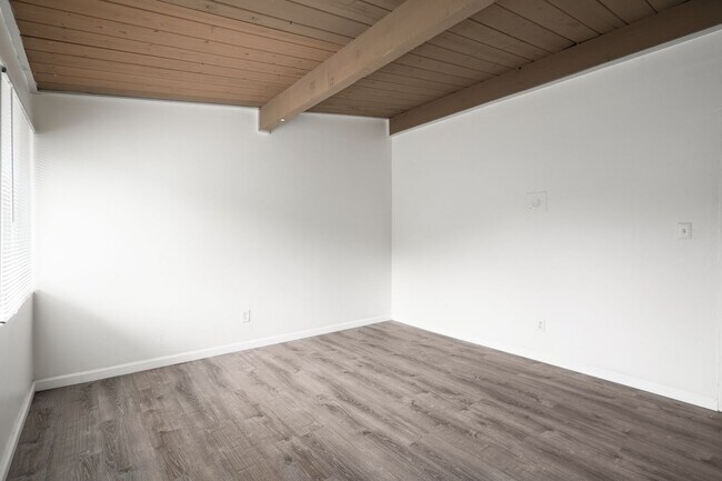 Building Photo - Attached garage!