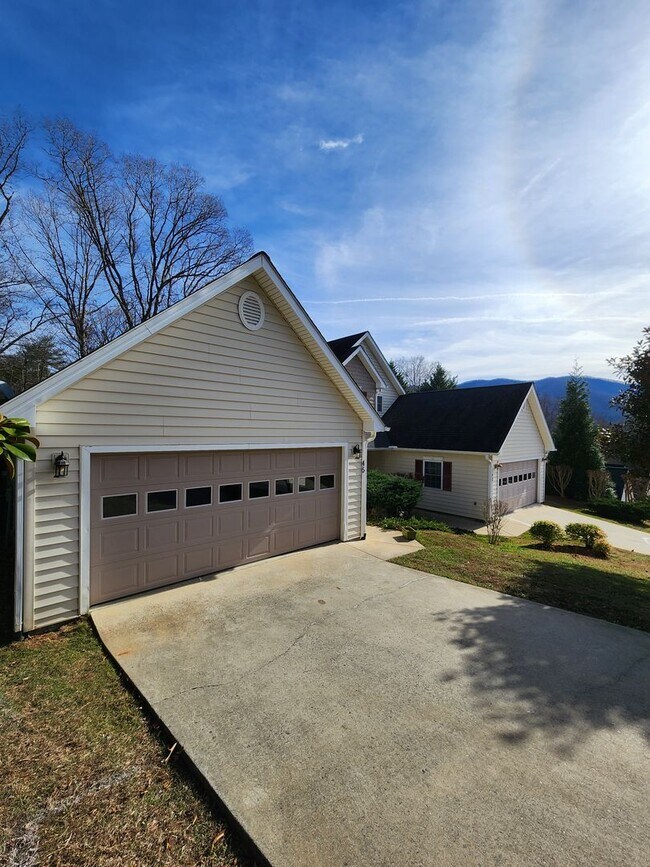 Building Photo - 45 Viera Dr