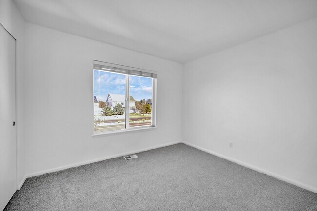 Building Photo - $2,640.95, $300 off the first month's rent, 4 Beds - 2 Bath, Single Family Home in Denver with 2-...