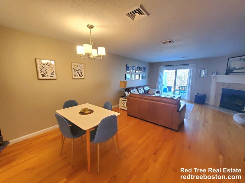 Building Photo - 1400 Lagrange St