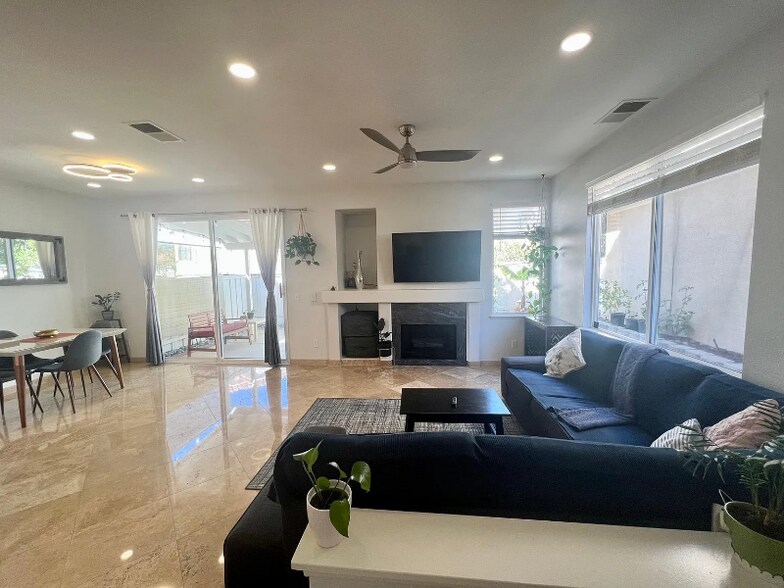 Building Photo - 11667 Compass Point Dr N