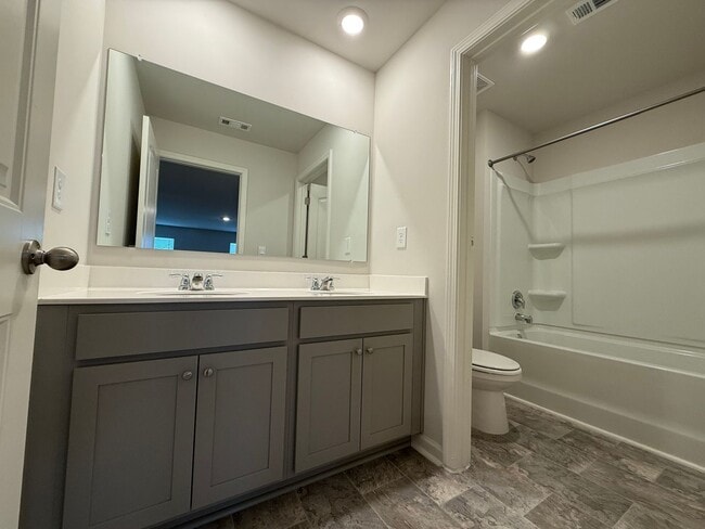 Building Photo - Beautiful and Spacious 5BR 4.5BA Home w/ Full Appliance Kitchen • Garage in Fairburn