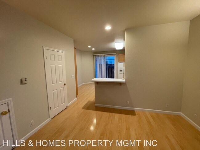 Building Photo - 3 br, 2.5 bath House - 311 MARK WEST COMMO...