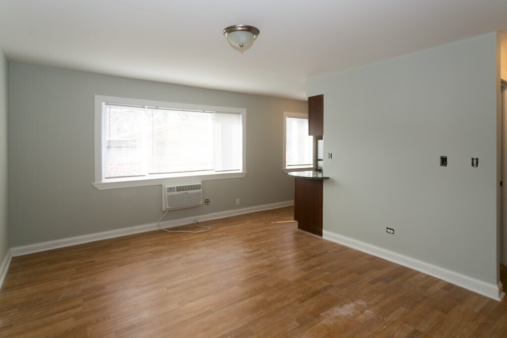 Building Photo - 699 Elm Pl