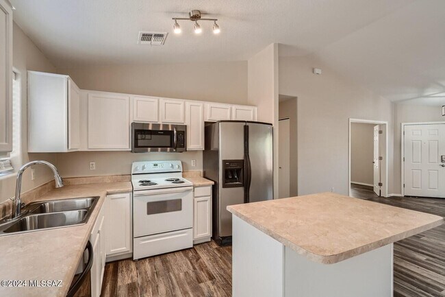 Building Photo - 13194 E Mineta Ridge Dr