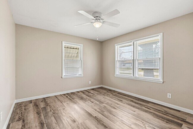 Building Photo - 3 bedroom 1 bath 1 car garage- newly renovated!