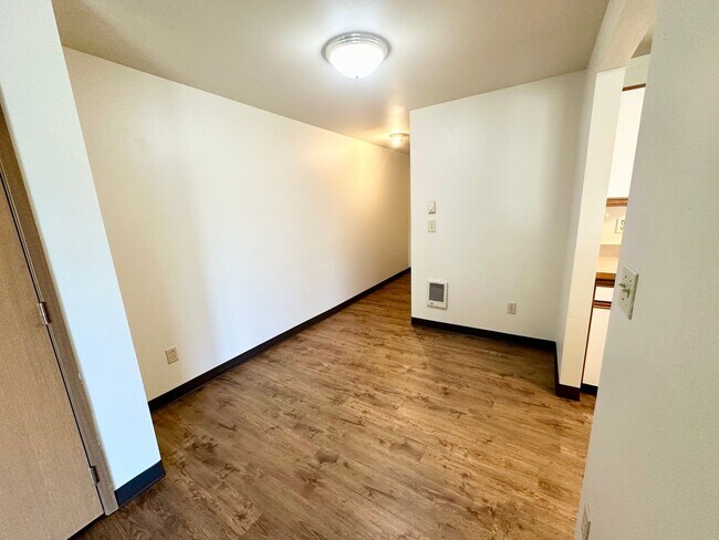 Building Photo - 808 Juniper Ave