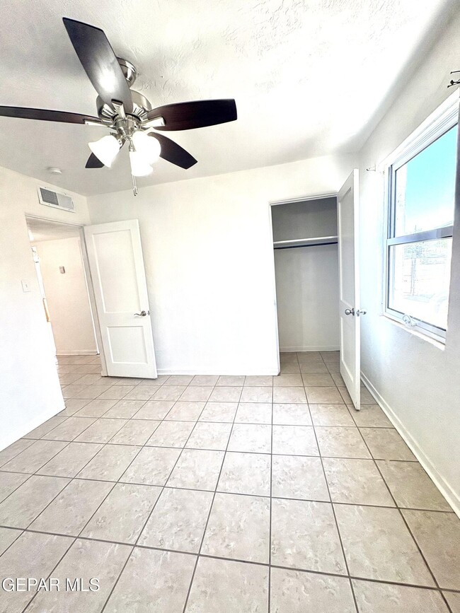 Building Photo - 517 Bataan Cir