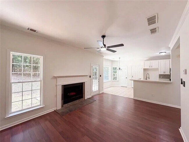 Building Photo - 270 Forrest Ave
