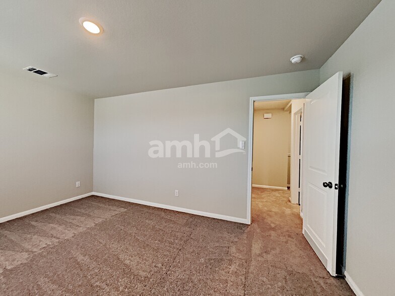 Building Photo - 2712 Iberia Ct