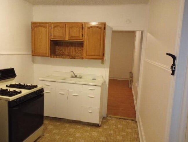 Building Photo - 864 N 6th St